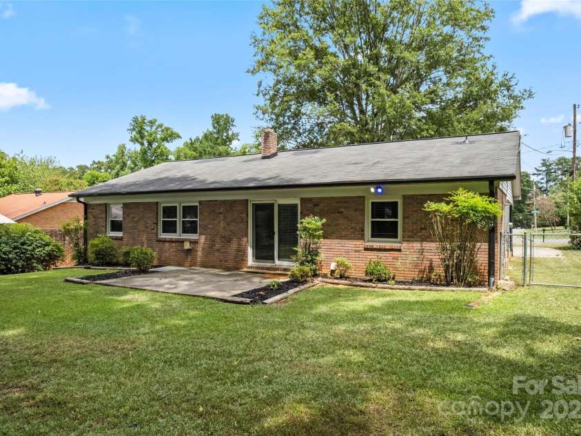 1733 Danbury Street, Gastonia, NC 28052.  MLS# CAR4282426, YatesRealty ID 31791. 