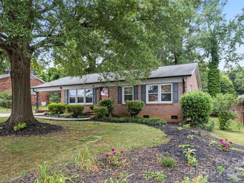 1733 Danbury Street, Gastonia, NC 28052.  MLS# CAR4282426, YatesRealty ID 31791. 
