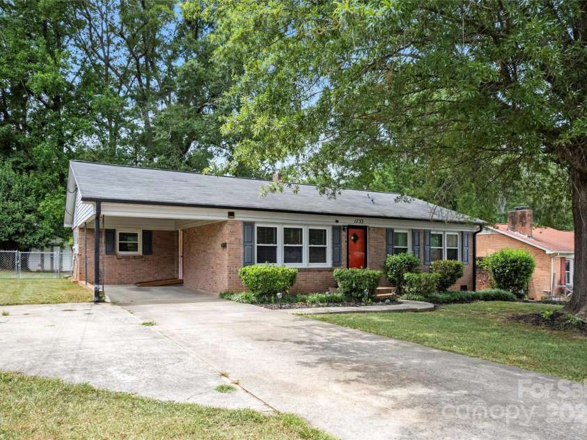 1733 Danbury Street, Gastonia, NC 28052.  MLS# CAR4282426, YatesRealty ID 31791. 
