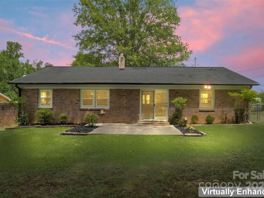 1733 Danbury Street, Gastonia, NC 28052.  MLS# CAR4282426, YatesRealty ID 31791. 