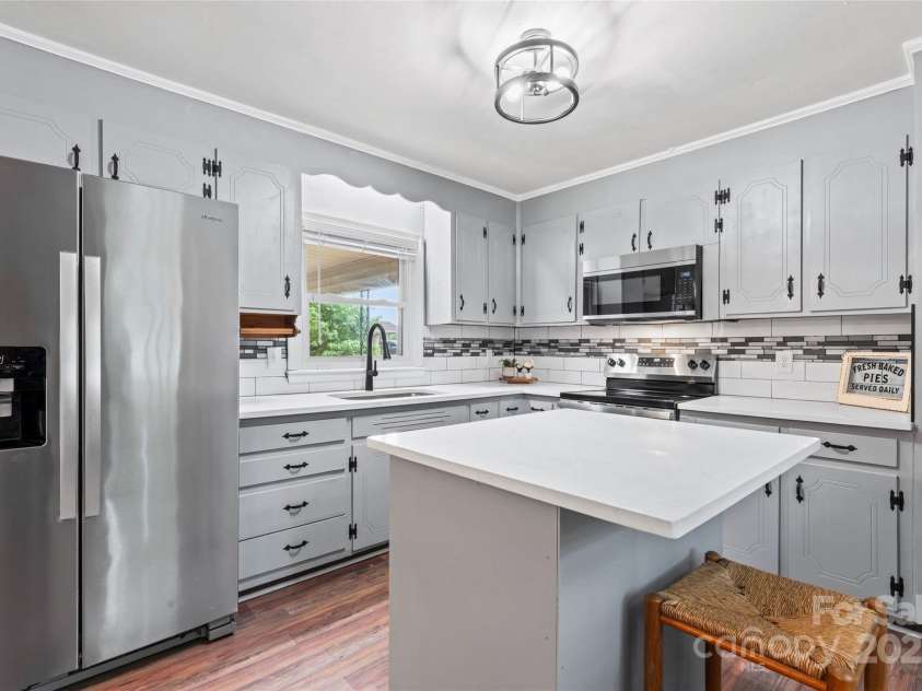 1733 Danbury Street, Gastonia, NC 28052.  MLS# CAR4282426, YatesRealty ID 31791. 