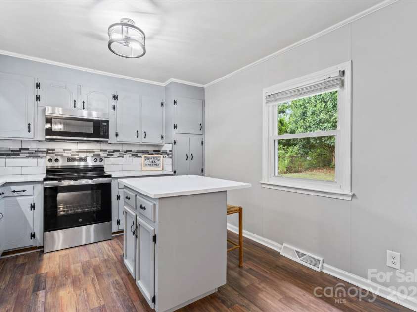 1733 Danbury Street, Gastonia, NC 28052.  MLS# CAR4282426, YatesRealty ID 31791. 