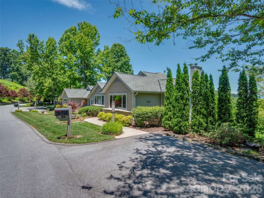 2 Meadow Ridge Lane, Hendersonville, NC 28739.  MLS# CAR4393819, YatesRealty ID 31793. 
