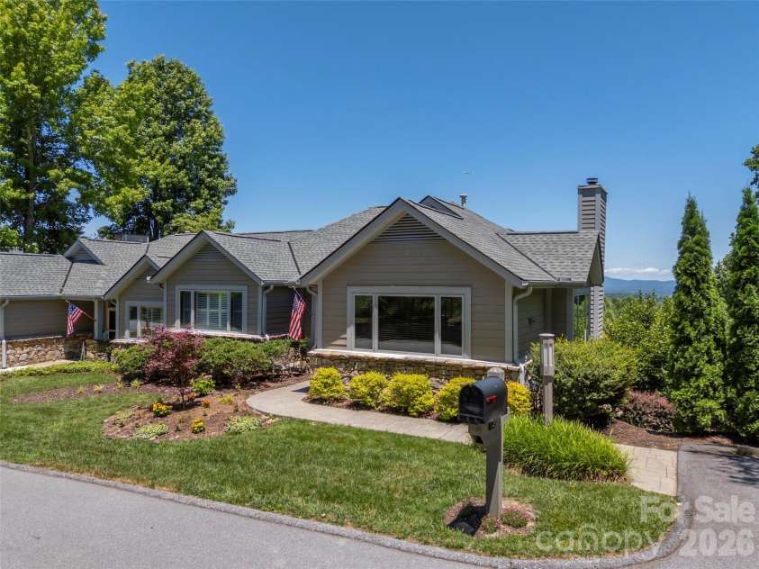 2 Meadow Ridge Lane, Hendersonville, NC 28739.  MLS# CAR4393819, YatesRealty ID 31793. 