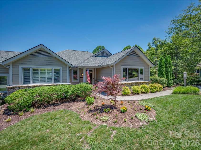2 Meadow Ridge Lane, Hendersonville, NC 28739.  MLS# CAR4393819, YatesRealty ID 31793. 