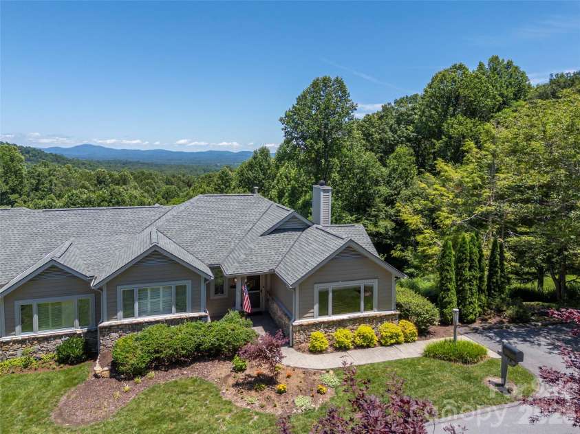 2 Meadow Ridge Lane, Hendersonville, NC 28739.  MLS# CAR4393819, YatesRealty ID 31793. 
