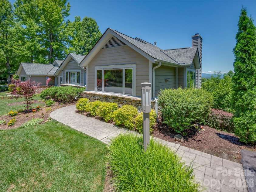 2 Meadow Ridge Lane, Hendersonville, NC 28739.  MLS# CAR4393819, YatesRealty ID 31793. 