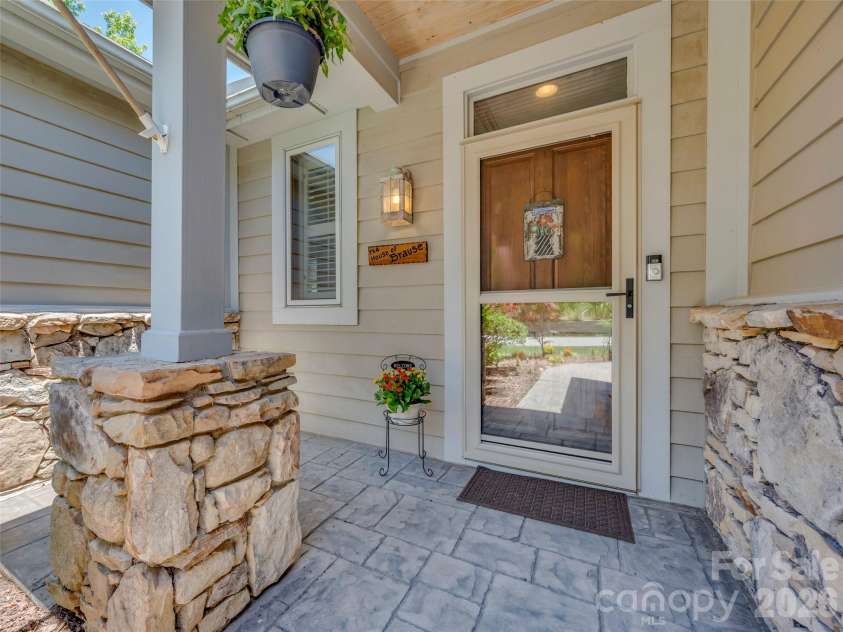 2 Meadow Ridge Lane, Hendersonville, NC 28739.  MLS# CAR4393819, YatesRealty ID 31793. 