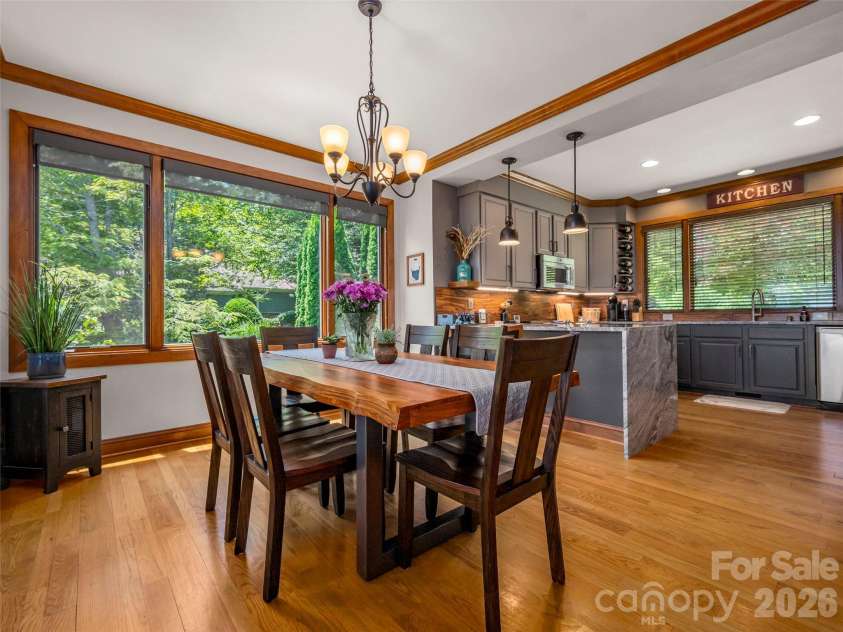 2 Meadow Ridge Lane, Hendersonville, NC 28739.  MLS# CAR4393819, YatesRealty ID 31793. 