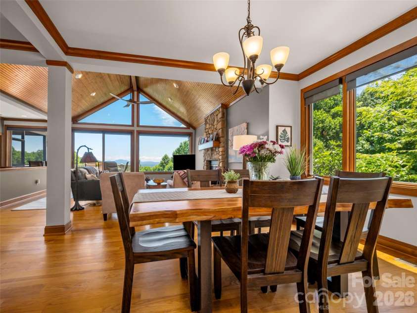 2 Meadow Ridge Lane, Hendersonville, NC 28739.  MLS# CAR4393819, YatesRealty ID 31793. 