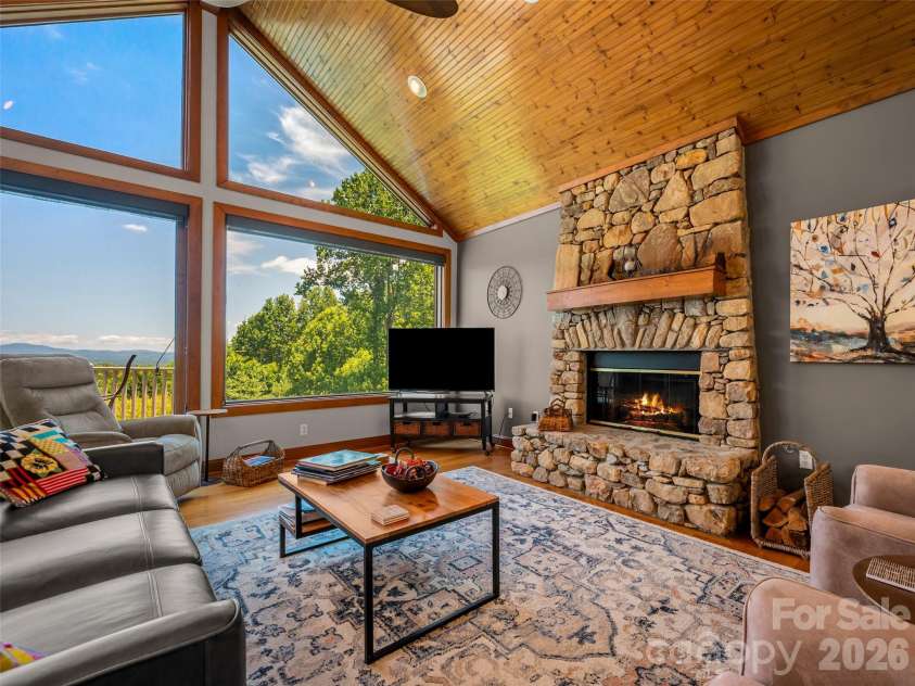 2 Meadow Ridge Lane, Hendersonville, NC 28739.  MLS# CAR4393819, YatesRealty ID 31793. 