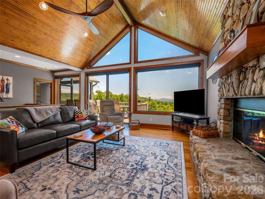 2 Meadow Ridge Lane, Hendersonville, NC 28739.  MLS# CAR4393819, YatesRealty ID 31793. 