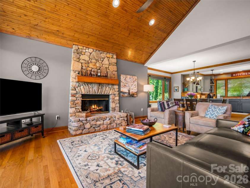 2 Meadow Ridge Lane, Hendersonville, NC 28739.  MLS# CAR4393819, YatesRealty ID 31793. 