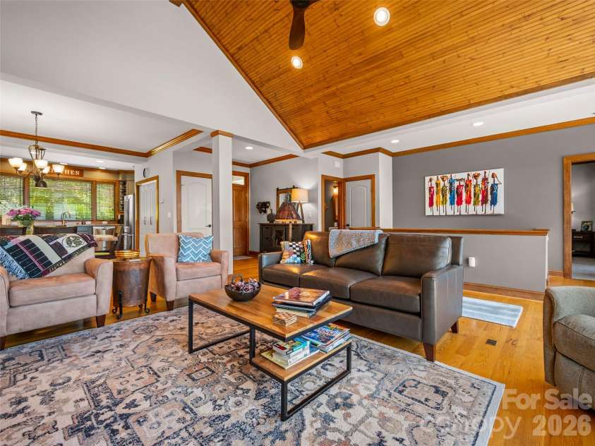 2 Meadow Ridge Lane, Hendersonville, NC 28739.  MLS# CAR4393819, YatesRealty ID 31793. 