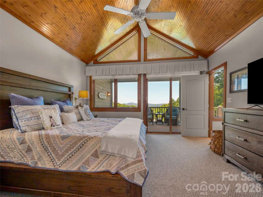 2 Meadow Ridge Lane, Hendersonville, NC 28739.  MLS# CAR4393819, YatesRealty ID 31793. 