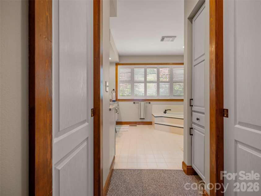 2 Meadow Ridge Lane, Hendersonville, NC 28739.  MLS# CAR4393819, YatesRealty ID 31793. 