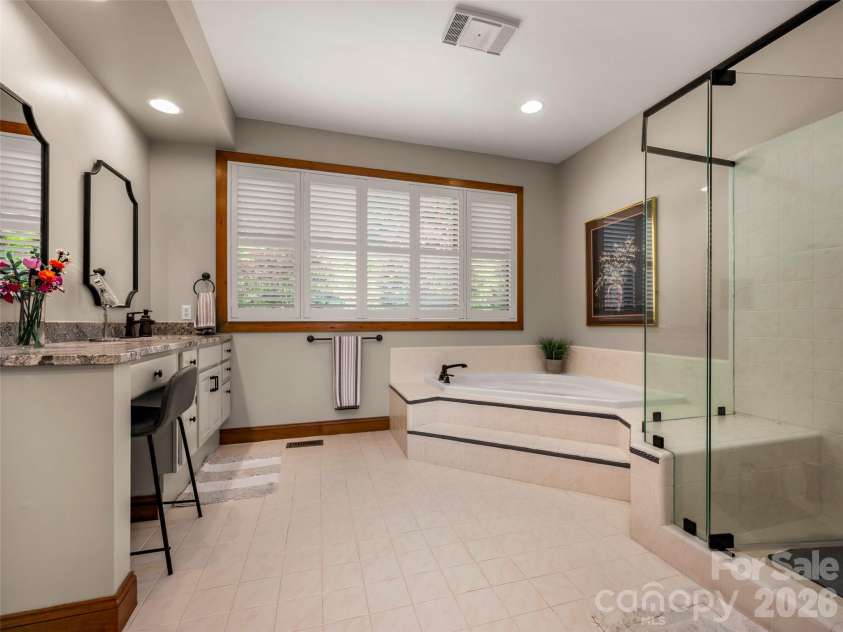 2 Meadow Ridge Lane, Hendersonville, NC 28739.  MLS# CAR4393819, YatesRealty ID 31793. 