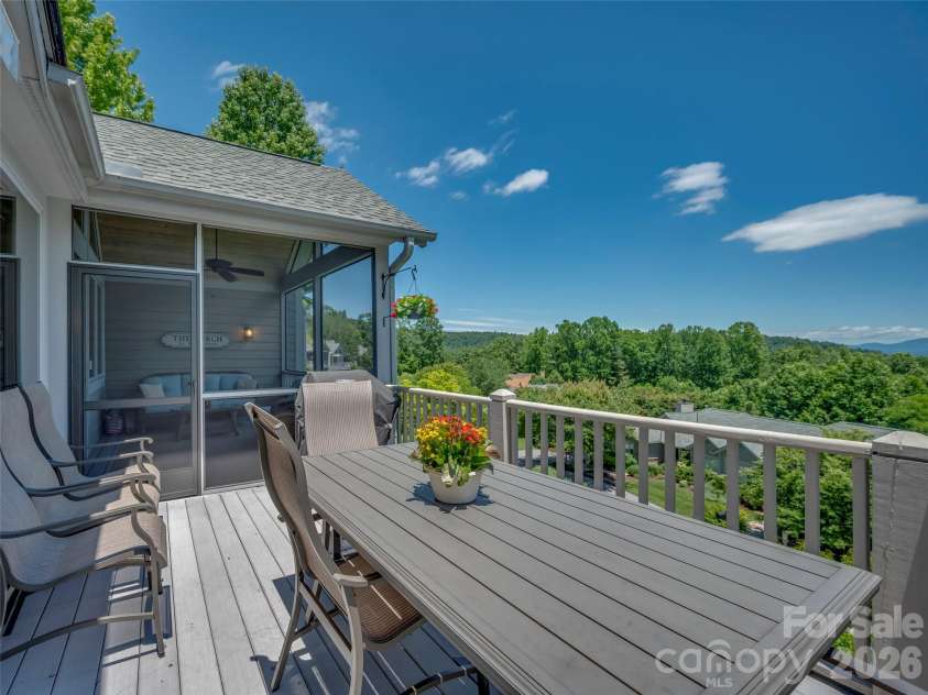 2 Meadow Ridge Lane, Hendersonville, NC 28739.  MLS# CAR4393819, YatesRealty ID 31793. 