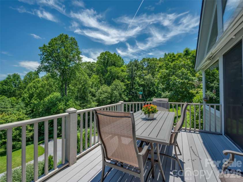 2 Meadow Ridge Lane, Hendersonville, NC 28739.  MLS# CAR4393819, YatesRealty ID 31793. 