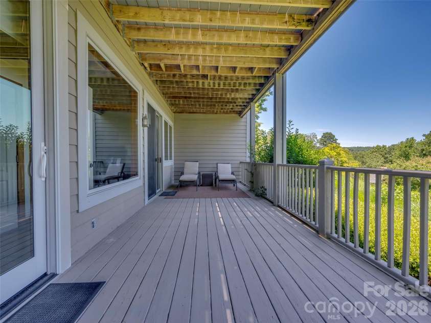 2 Meadow Ridge Lane, Hendersonville, NC 28739.  MLS# CAR4393819, YatesRealty ID 31793. 