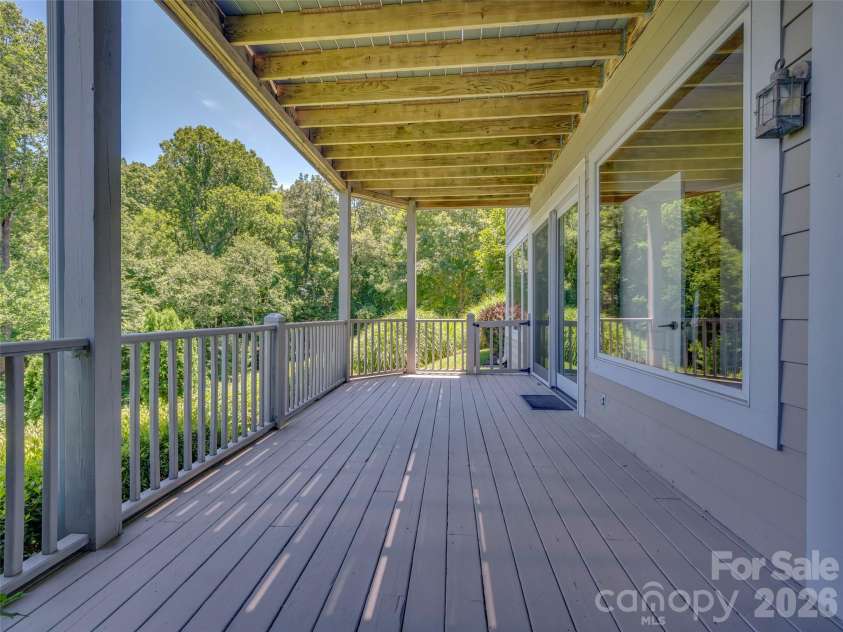 2 Meadow Ridge Lane, Hendersonville, NC 28739.  MLS# CAR4393819, YatesRealty ID 31793. 