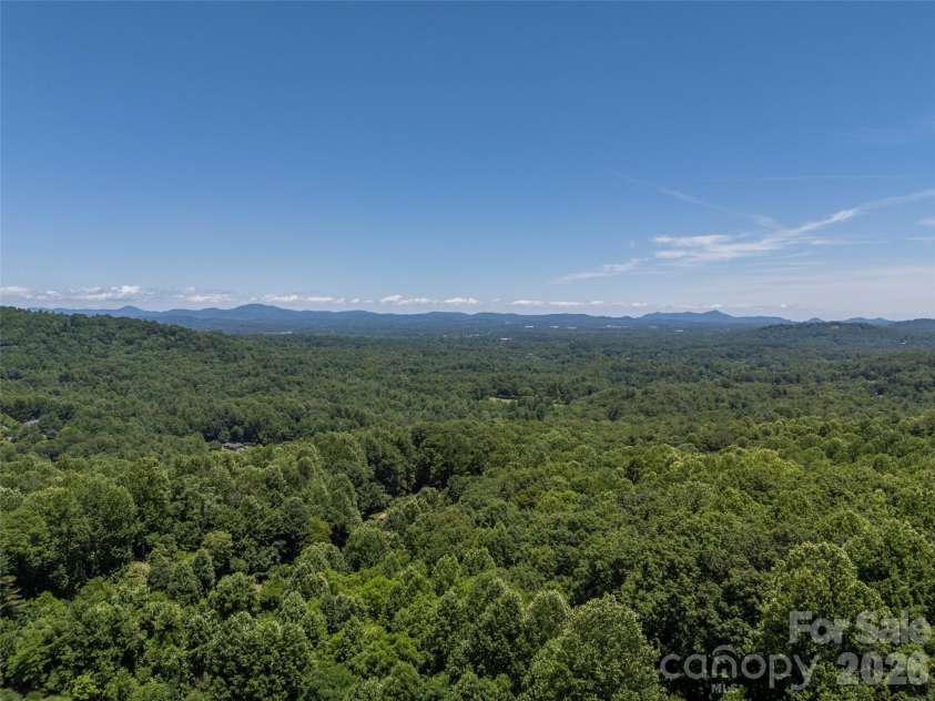 2 Meadow Ridge Lane, Hendersonville, NC 28739.  MLS# CAR4393819, YatesRealty ID 31793. 