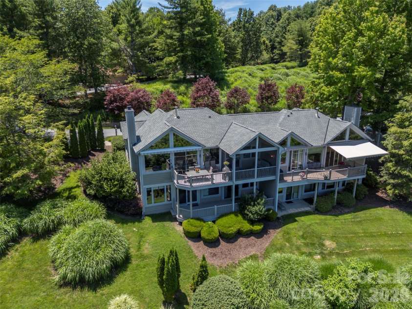 2 Meadow Ridge Lane, Hendersonville, NC 28739.  MLS# CAR4393819, YatesRealty ID 31793. 