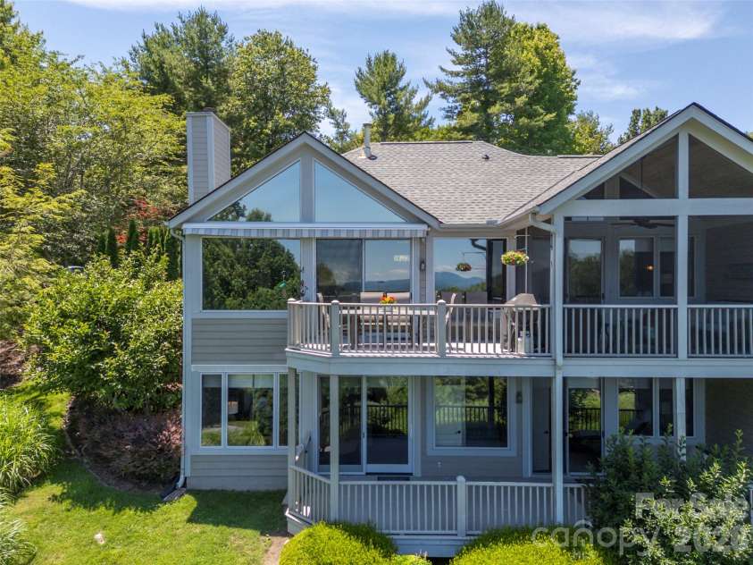 2 Meadow Ridge Lane, Hendersonville, NC 28739.  MLS# CAR4393819, YatesRealty ID 31793. 