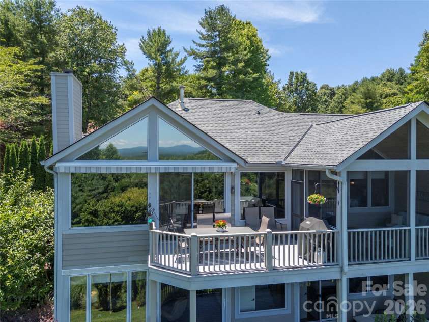 2 Meadow Ridge Lane, Hendersonville, NC 28739.  MLS# CAR4393819, YatesRealty ID 31793. 