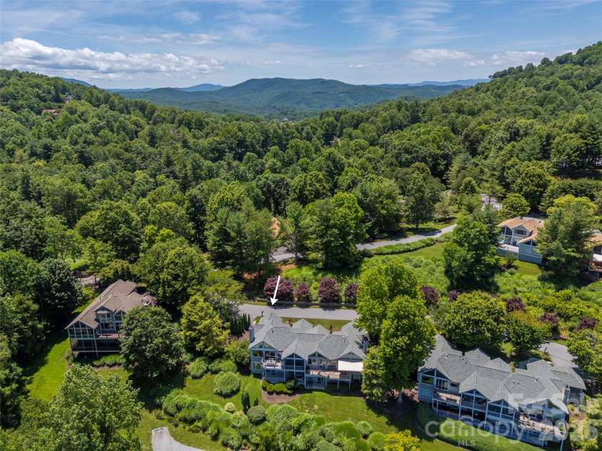 2 Meadow Ridge Lane, Hendersonville, NC 28739.  MLS# CAR4393819, YatesRealty ID 31793. 