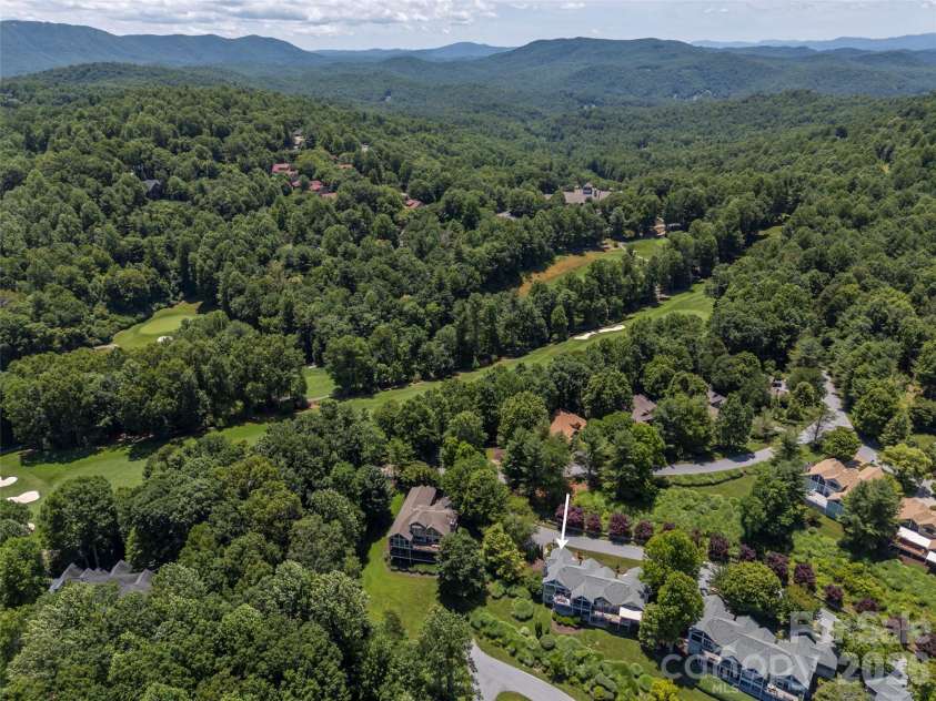 2 Meadow Ridge Lane, Hendersonville, NC 28739.  MLS# CAR4393819, YatesRealty ID 31793. 