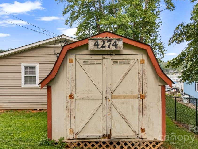 4274 Old Mountain Road, Lexington, NC 27292.  MLS# CAR4284468, YatesRealty ID 31793. 