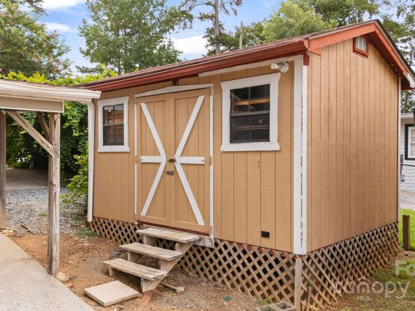 4274 Old Mountain Road, Lexington, NC 27292.  MLS# CAR4284468, YatesRealty ID 31793. 