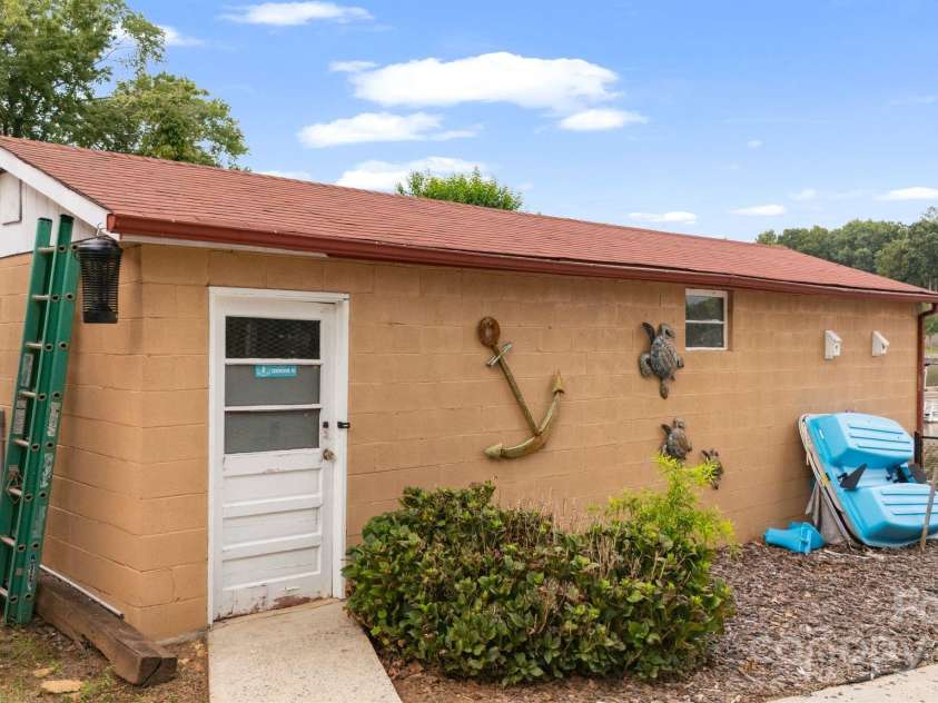 4274 Old Mountain Road, Lexington, NC 27292.  MLS# CAR4284468, YatesRealty ID 31793. 