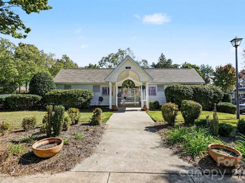 136 Rapids Road, Fort Mill, SC 29715.  MLS# CAR4436740, YatesRealty ID 31794. 