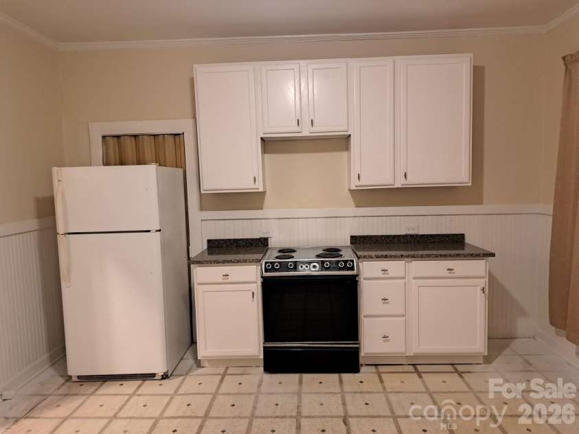 106 Liberty Street, Gastonia, NC 28052.  MLS# CAR4391567, YatesRealty ID 31797. Kitchen