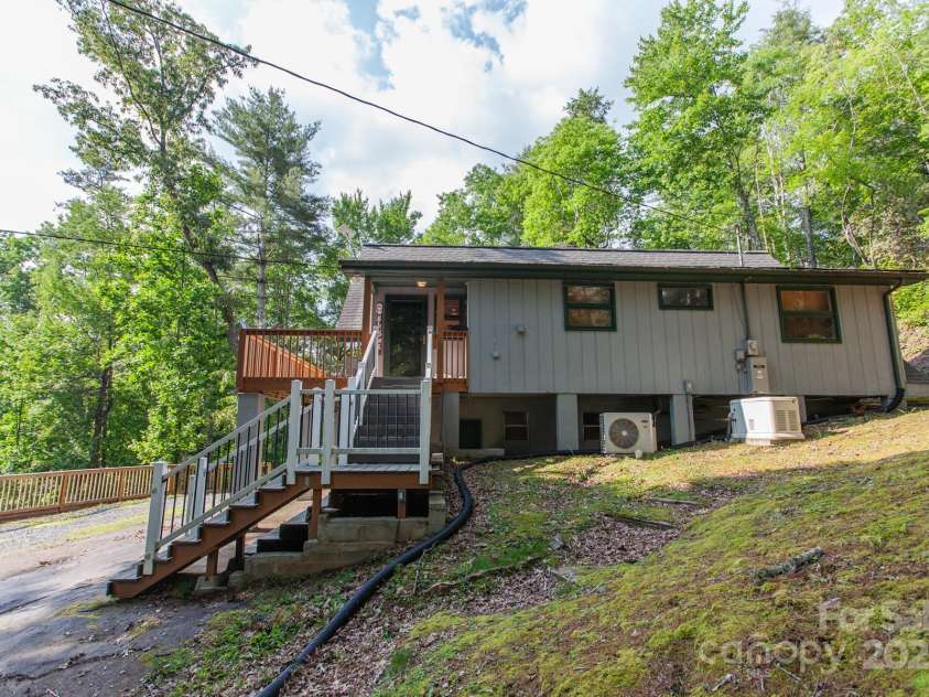 68 Mountain Drive, Robbinsville, NC 28771.  MLS# CAR4291302, YatesRealty ID 31797. 