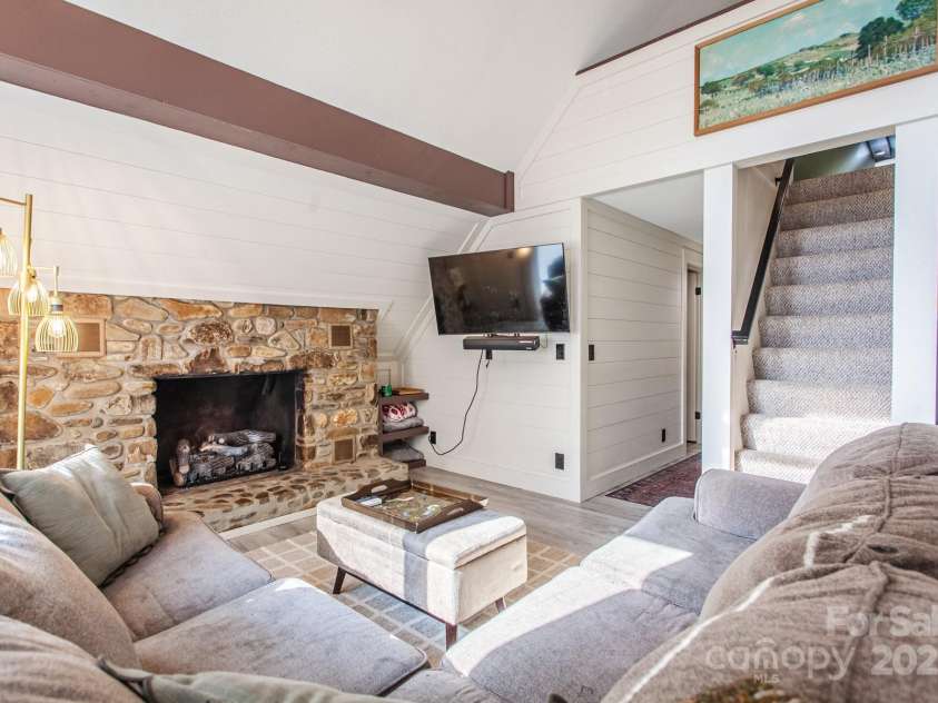 68 Mountain Drive, Robbinsville, NC 28771.  MLS# CAR4291302, YatesRealty ID 31797. 