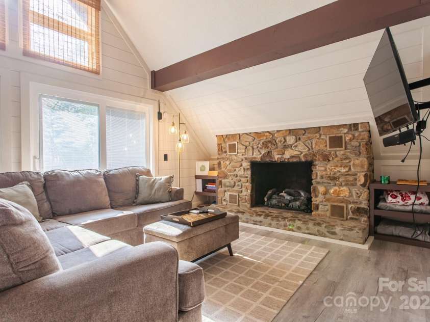 68 Mountain Drive, Robbinsville, NC 28771.  MLS# CAR4291302, YatesRealty ID 31797. 