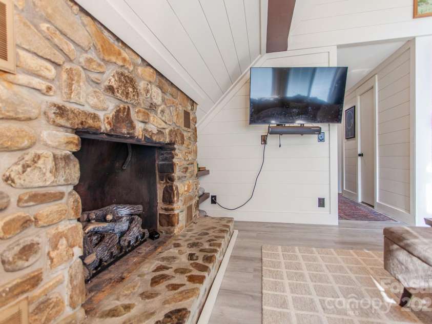 68 Mountain Drive, Robbinsville, NC 28771.  MLS# CAR4291302, YatesRealty ID 31797. 