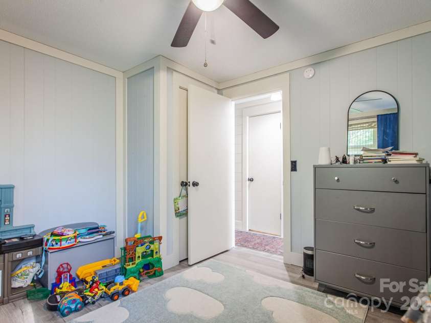 68 Mountain Drive, Robbinsville, NC 28771.  MLS# CAR4291302, YatesRealty ID 31797. 