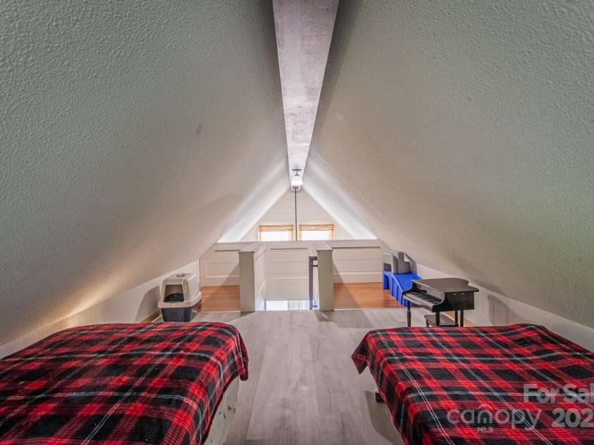 68 Mountain Drive, Robbinsville, NC 28771.  MLS# CAR4291302, YatesRealty ID 31797. 