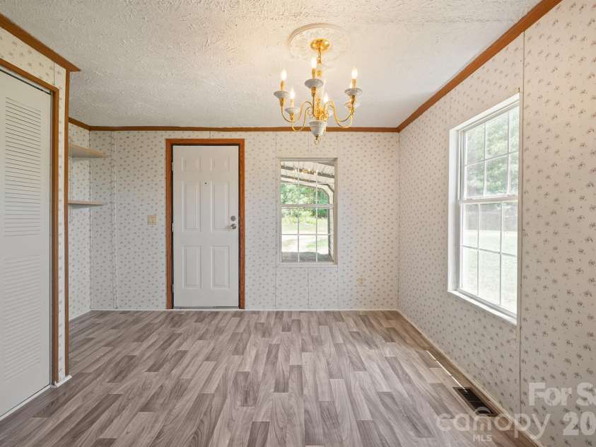 153 Wild Cherry Drive, Statesville, NC 28625.  MLS# CAR4395299, YatesRealty ID 31798. Dining area off kitchen
