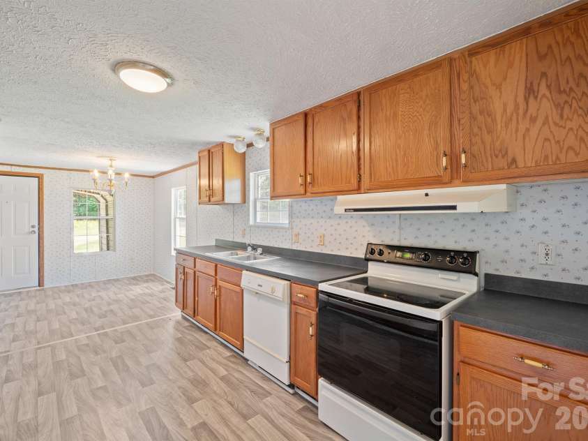 153 Wild Cherry Drive, Statesville, NC 28625.  MLS# CAR4395299, YatesRealty ID 31798. Kitchen