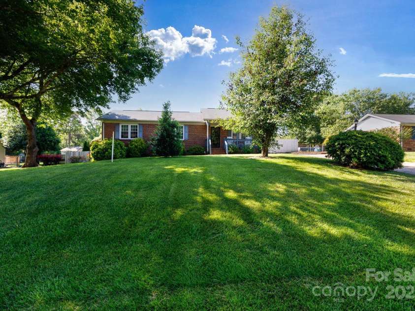 205 Wrentree Lane, Gastonia, NC 28056.  MLS# CAR4256679, YatesRealty ID 31798. 