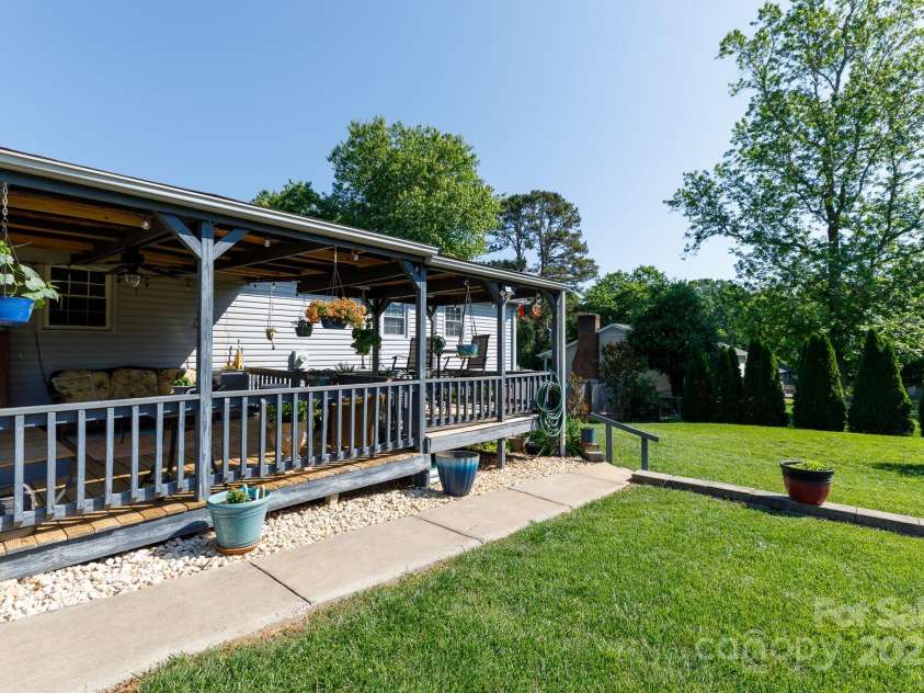 205 Wrentree Lane, Gastonia, NC 28056.  MLS# CAR4256679, YatesRealty ID 31798. 