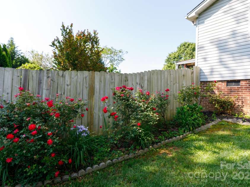 205 Wrentree Lane, Gastonia, NC 28056.  MLS# CAR4256679, YatesRealty ID 31798. 