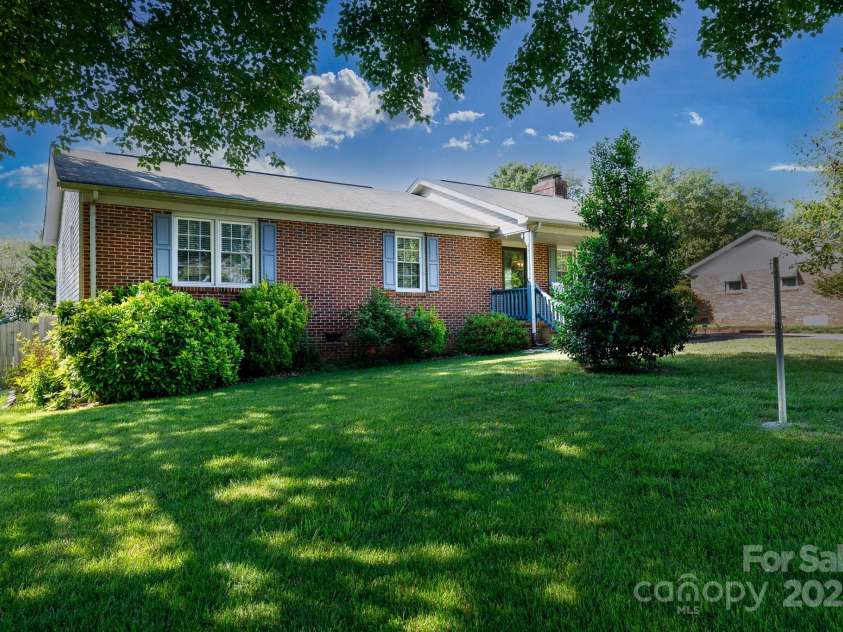 205 Wrentree Lane, Gastonia, NC 28056.  MLS# CAR4256679, YatesRealty ID 31798. 