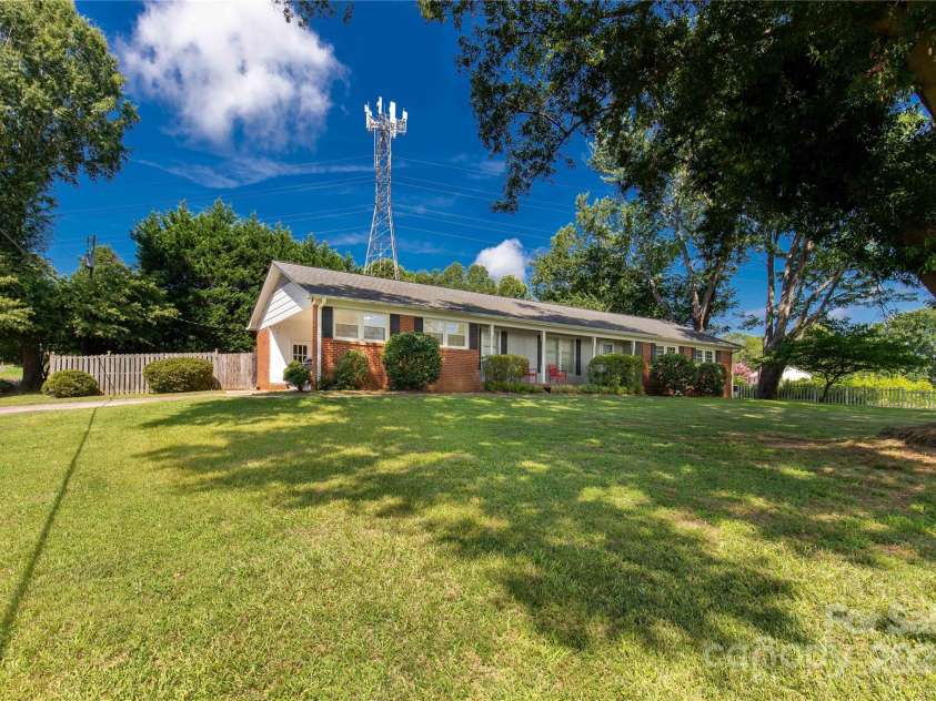 981 Ragin Lane, Rock Hill, SC 29732.  MLS# CAR4282745, YatesRealty ID 31799. 