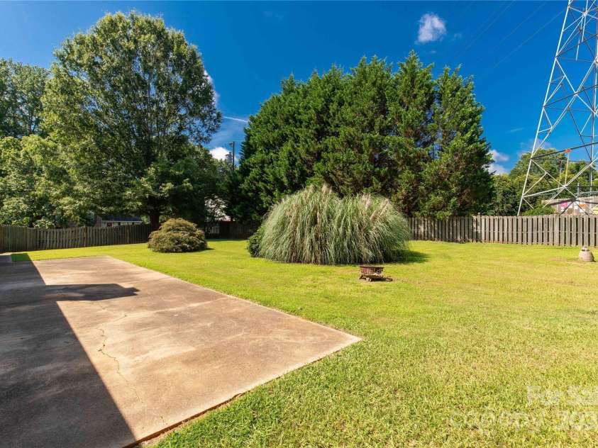 981 Ragin Lane, Rock Hill, SC 29732.  MLS# CAR4282745, YatesRealty ID 31799. 